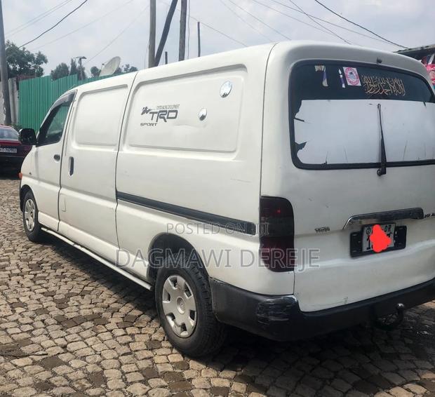 Toyota Grand HiAce 2002 White