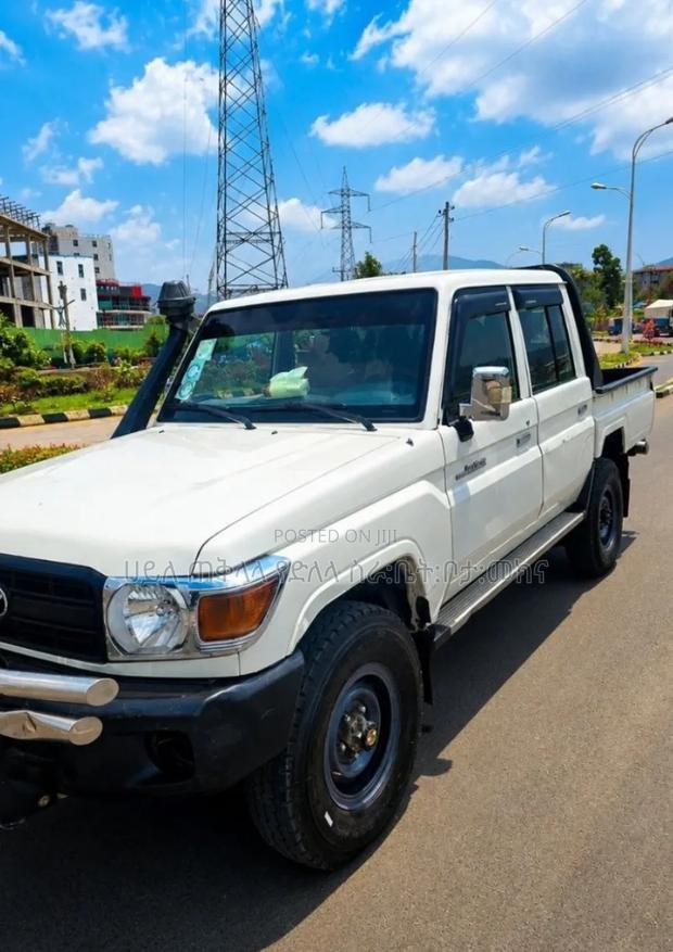 Toyota Land Cruiser 2019 Off white