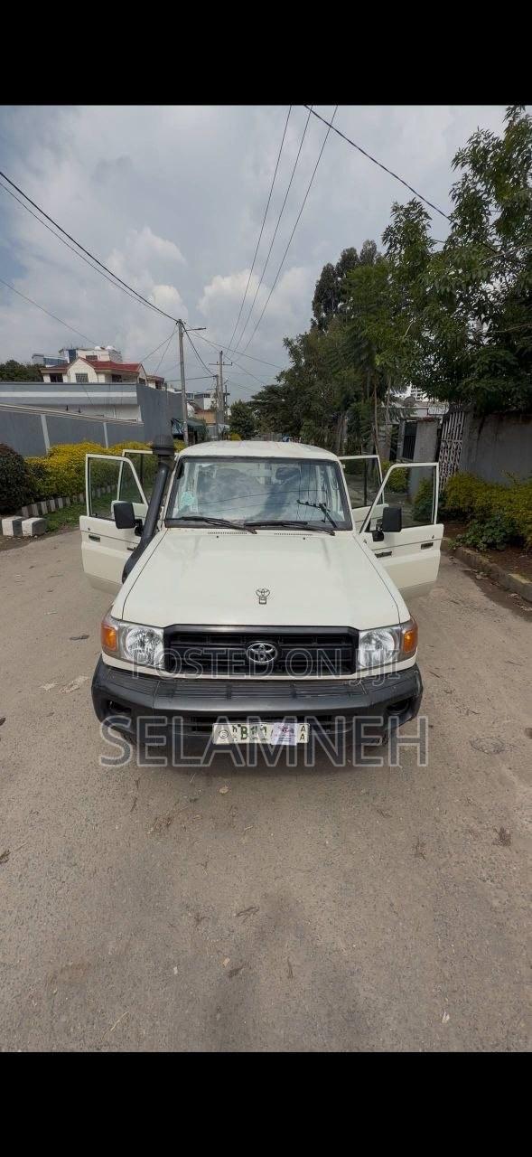 Toyota Land Cruiser 2020 White