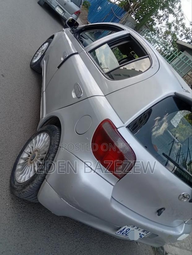 Toyota Vitz 2001 Silver