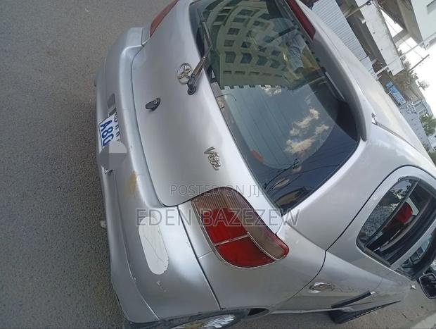 Toyota Vitz 2001 Silver