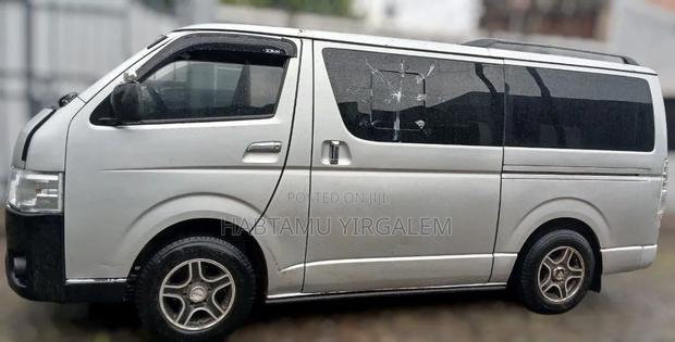 Toyota Grand HiAce 2002 Silver