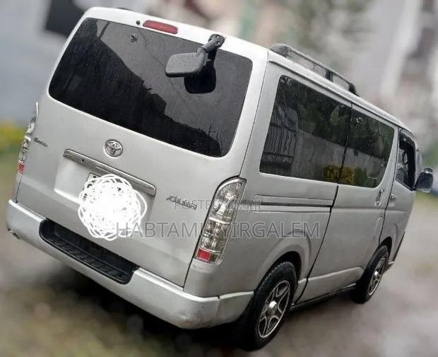 Toyota Grand HiAce 2002 Silver