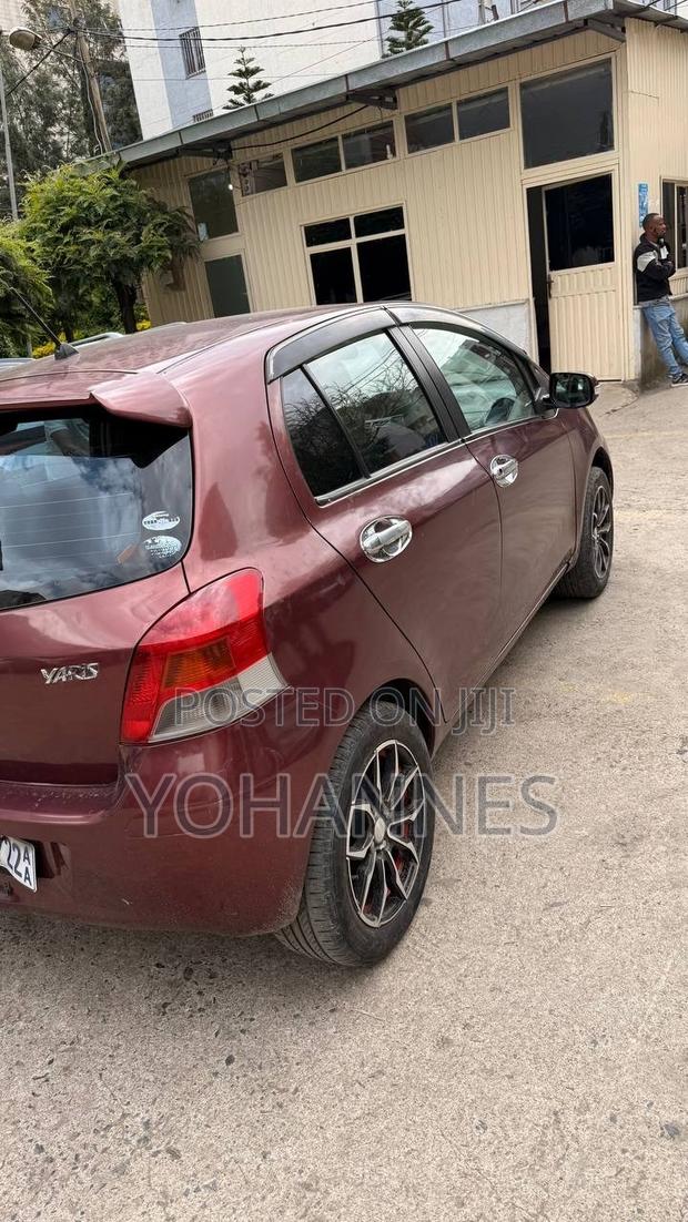 Toyota Yaris Base Hatchback 3dr 2010 Burgundy