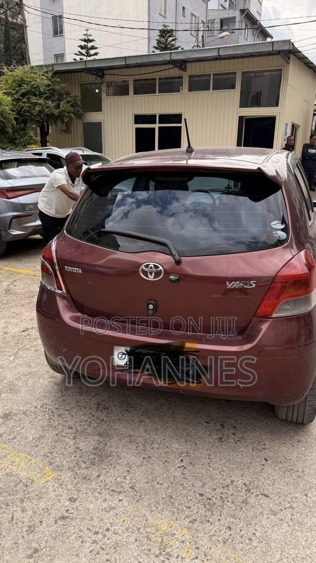Toyota Yaris Base Hatchback 3dr 2010 Burgundy