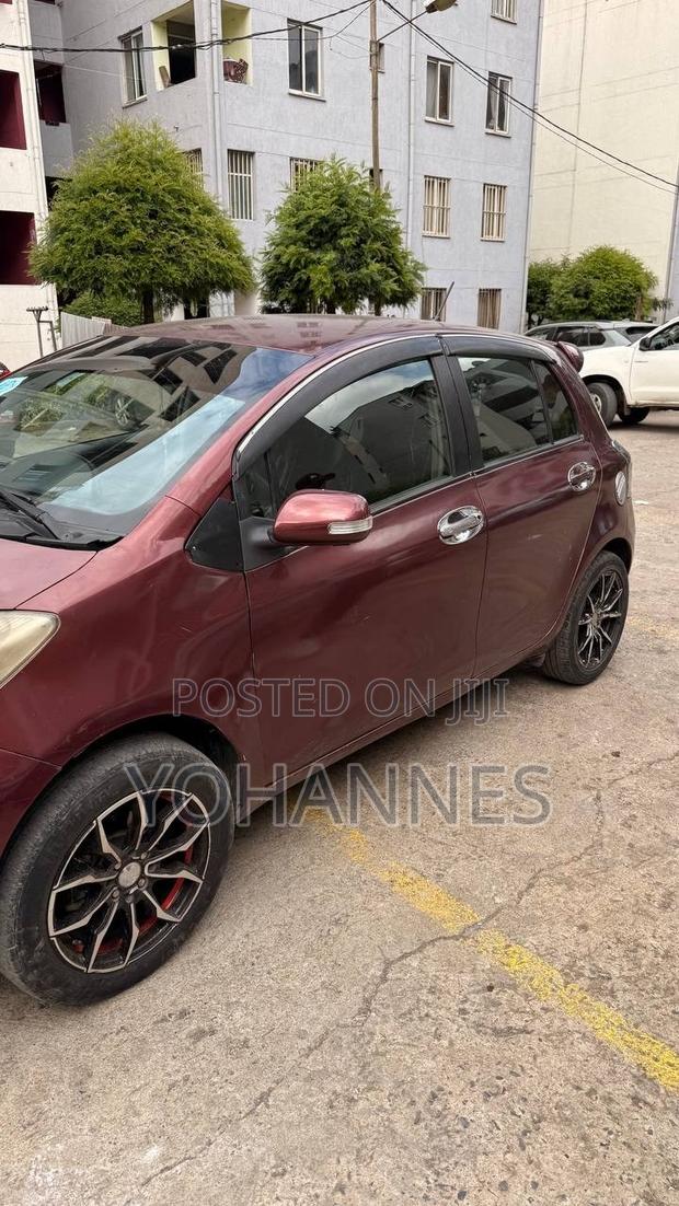 Toyota Yaris Base Hatchback 3dr 2010 Burgundy