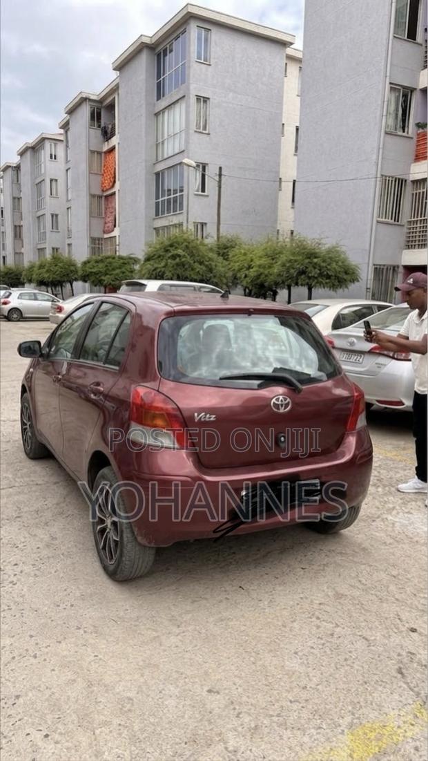 Toyota Yaris Base Hatchback 3dr 2010 Burgundy