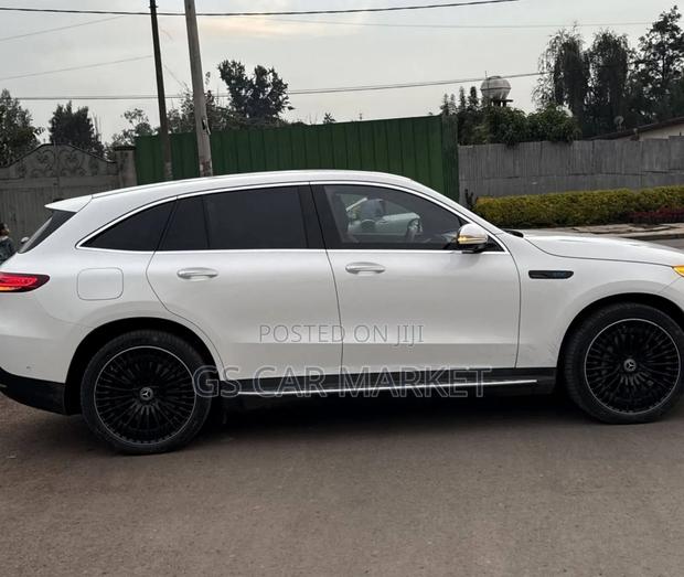 Mercedes-Benz EQC EQC400 4MATIC 2022 White