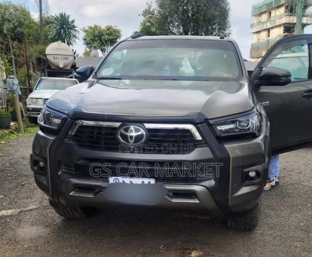 Toyota Hilux 2022 Gray