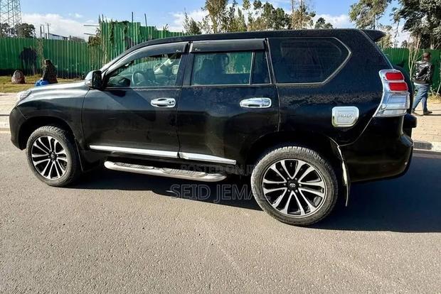 Toyota Land Cruiser Prado 2012 Matt Black