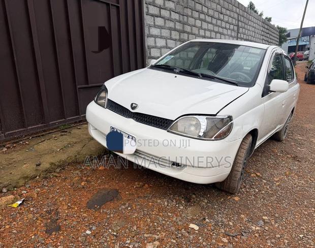 Toyota Platz 2001 White