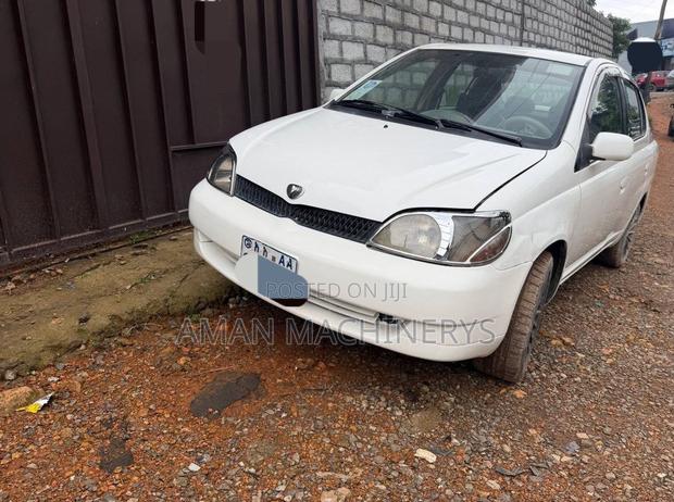 Toyota Platz 2001 White