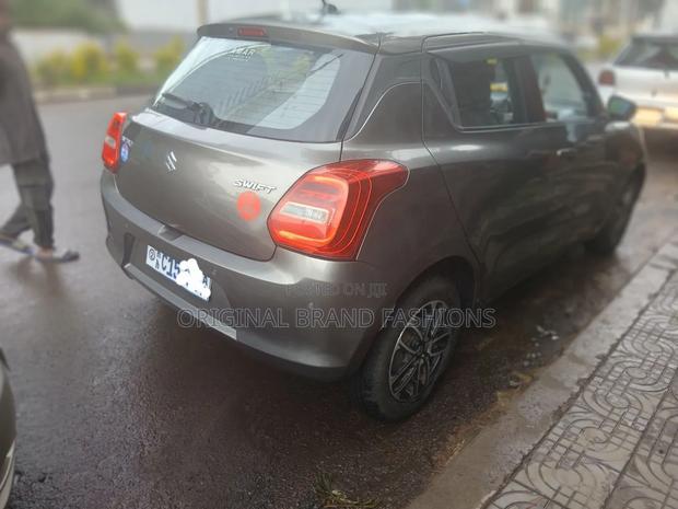 Suzuki Swift 2022 Gray