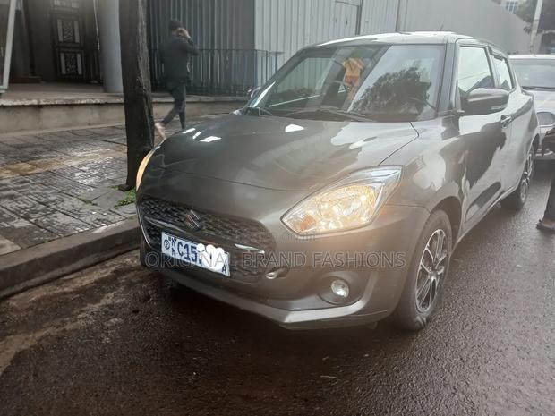 Suzuki Swift 2022 Gray