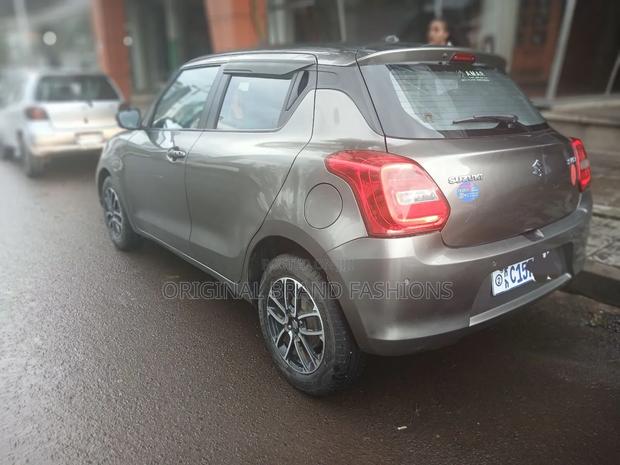 Suzuki Swift 2022 Gray