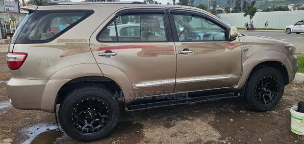 Toyota Fortuner 2010