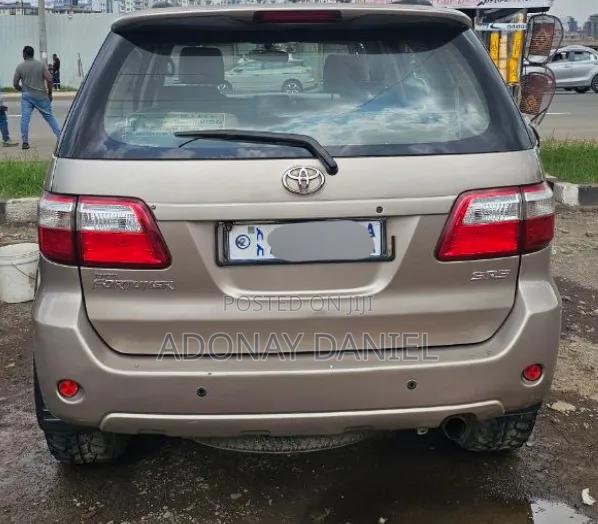 Toyota Fortuner 2010