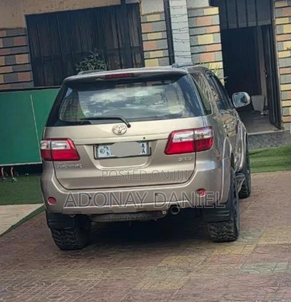 Toyota Fortuner 2010