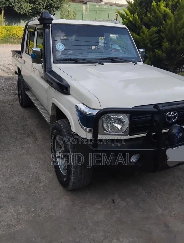 Toyota Land Cruiser 2018 White