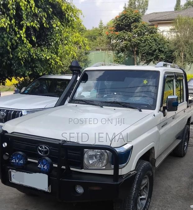Toyota Land Cruiser 2018 White