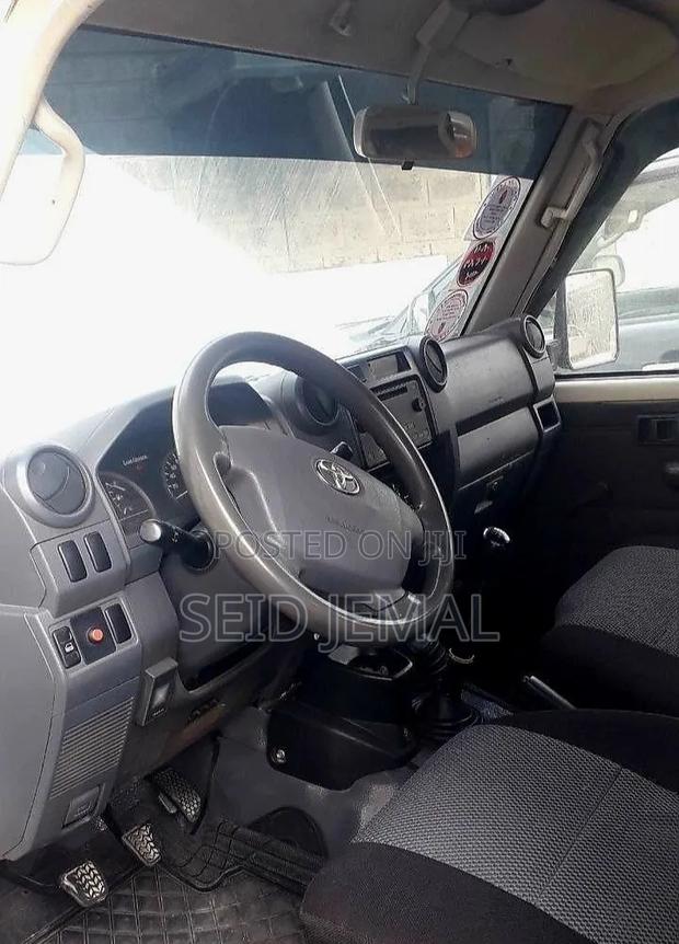 Toyota Land Cruiser 2018 White