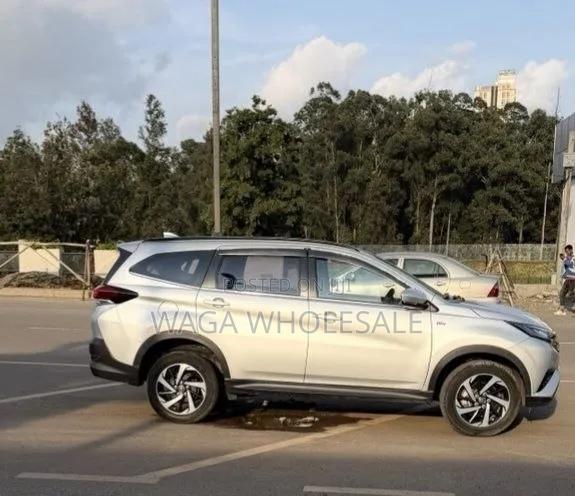 Toyota Rush 2023 Silver