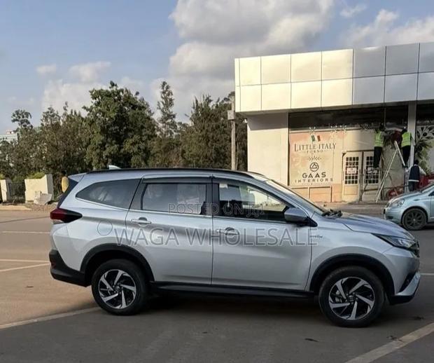Toyota Rush 2023 Silver