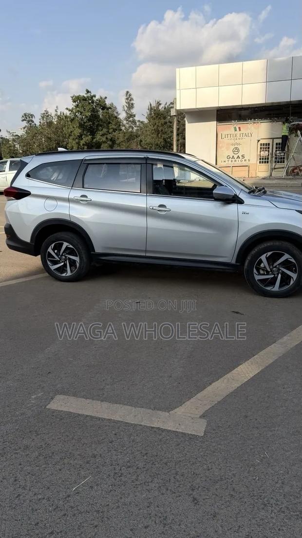 Toyota Rush 2023 Silver