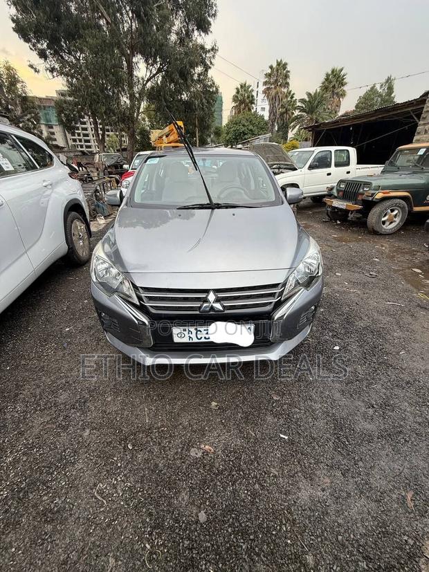 Mitsubishi Attrage 2021 Gray