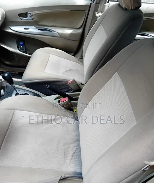 Toyota Avanza 2013 Gold