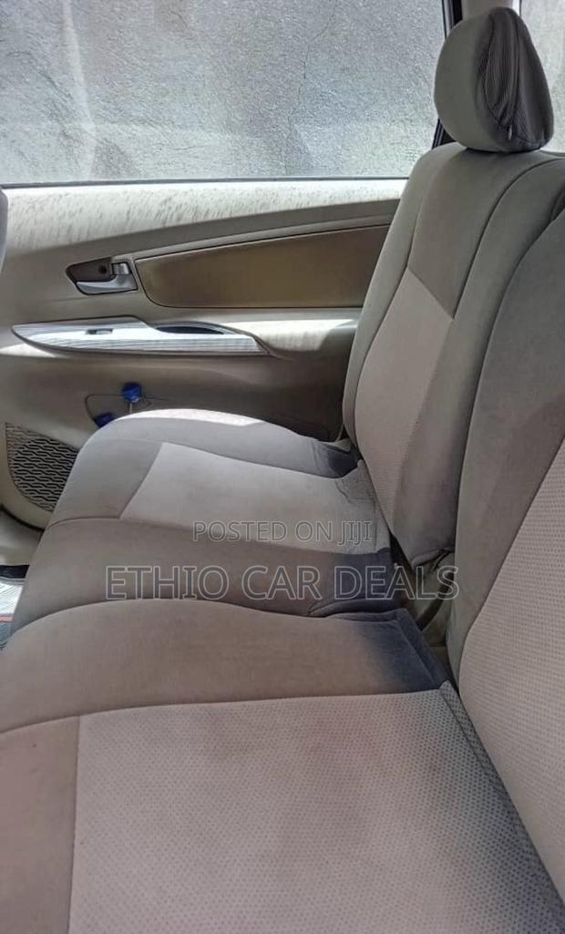 Toyota Avanza 2013 Gold