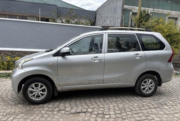 Toyota Avanza 2013 Gold