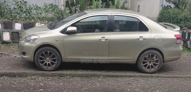 Toyota Yaris 2006 Gold