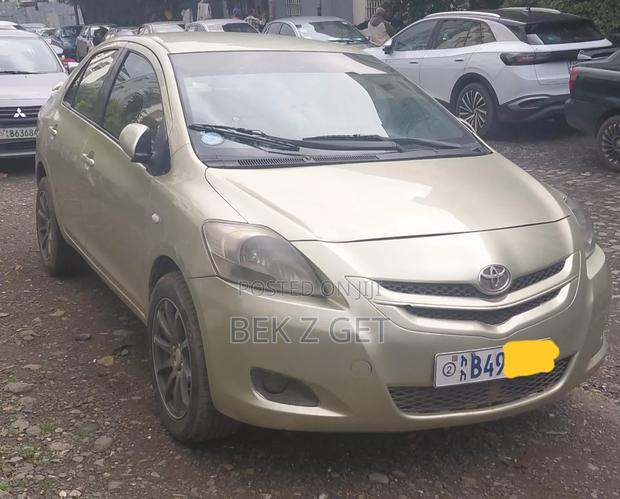 Toyota Yaris 2006 Gold