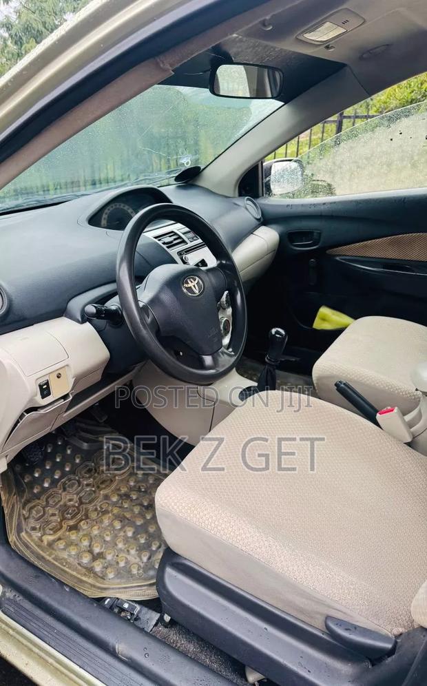 Toyota Yaris 2006 Gold