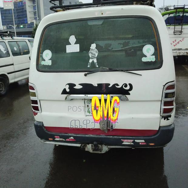 Toyota Grand HiAce 2002 White