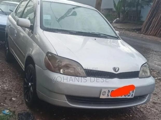 Toyota Platz 2001 Silver