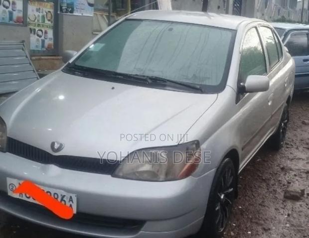 Toyota Platz 2001 Silver