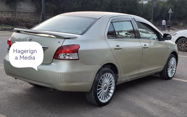 Toyota Yaris 2008 Gold