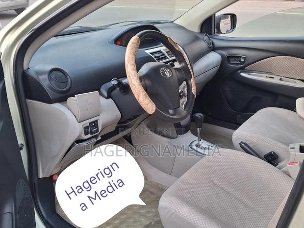 Toyota Yaris 2008 Gold