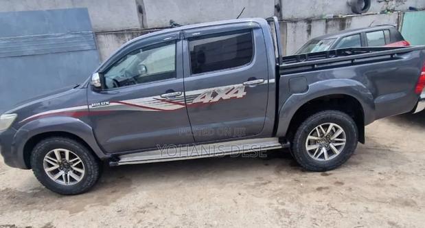 Toyota Hilux 2014
