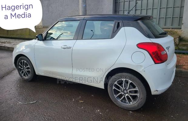 Suzuki Swift 2022 White