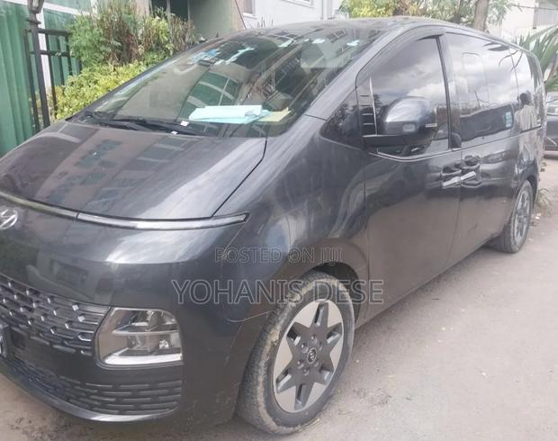 Hyundai Staria 2022 Black