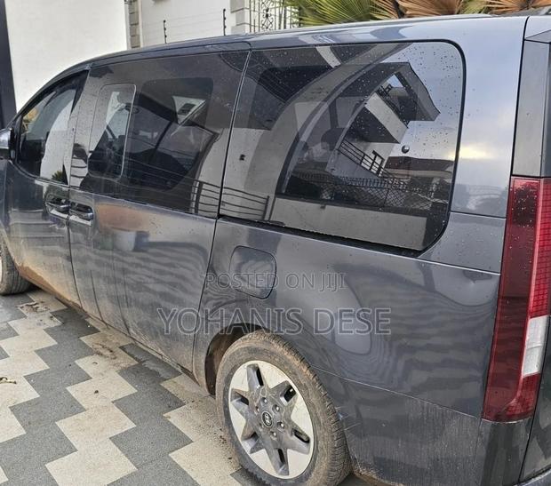 Hyundai Staria 2022 Black