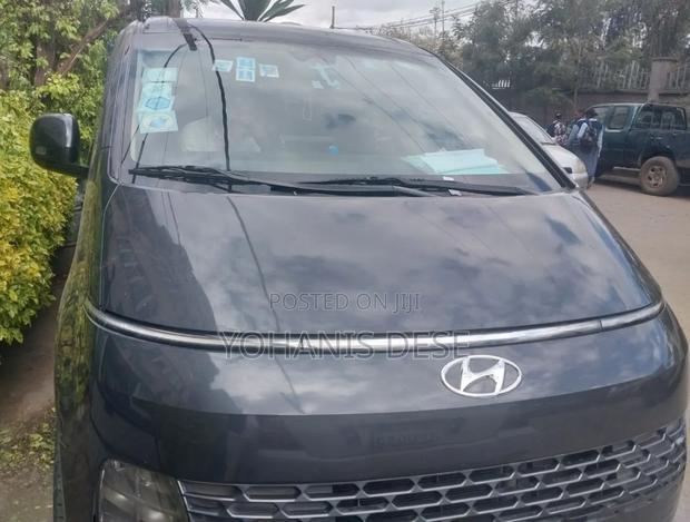 Hyundai Staria 2022 Black