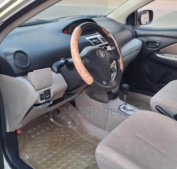 Toyota Belta 2008