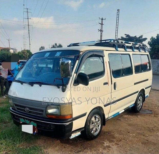 Toyota Grand HiAce 2002 White