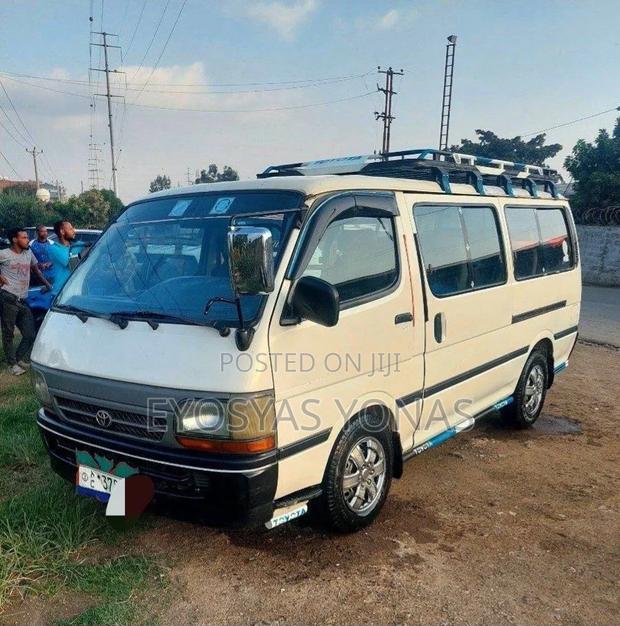 Toyota Grand HiAce 2002 White