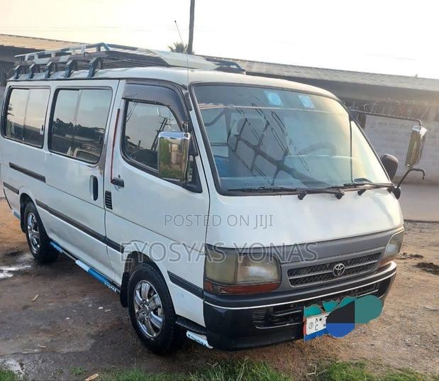 Toyota Grand HiAce 2002 White