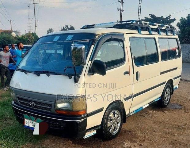 Toyota Grand HiAce 2002 White